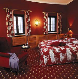 BurgRabenstein_RotesZimmer