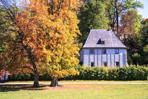 goethes gartenhaus im herbstlichen weimar