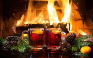 Glühwein am Kamin