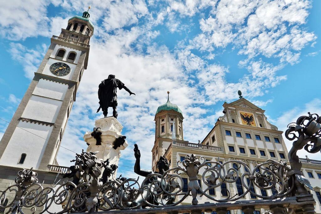 Augsburg Augustusbrunnen Perlachturm und Rathaus