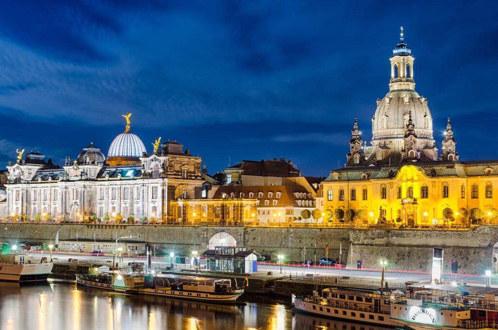 dresden an der elbe bei nacht