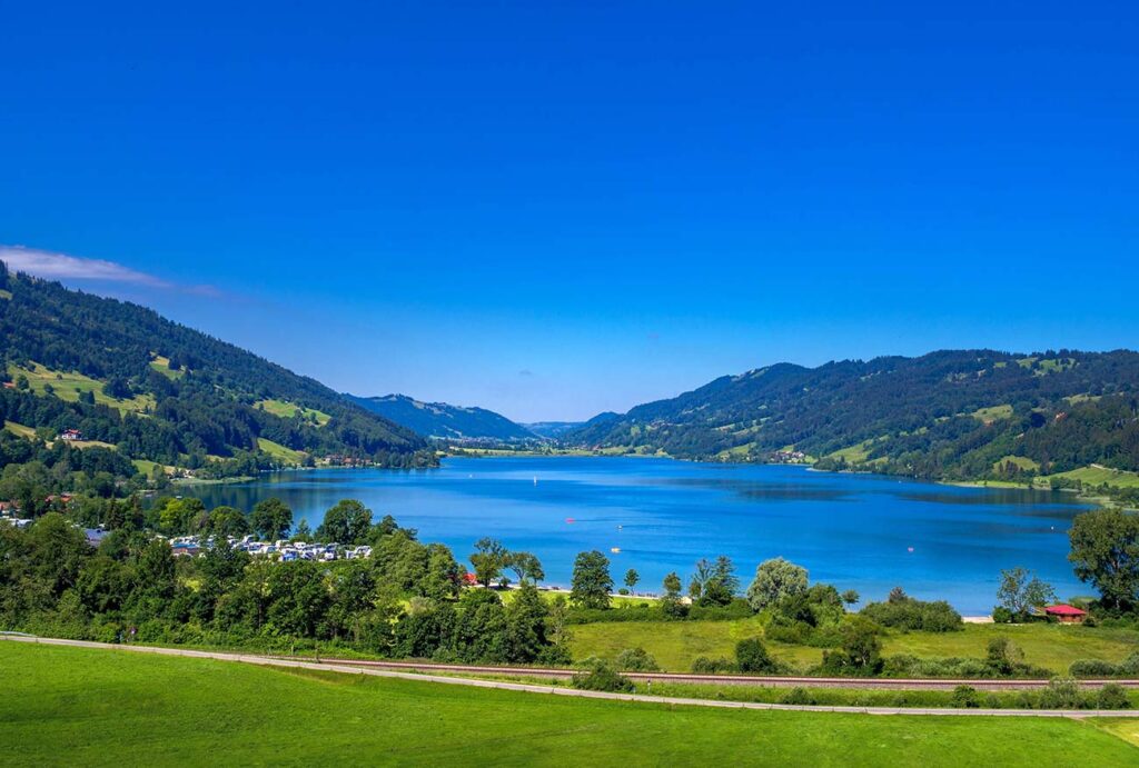grosser alpsee in bayern