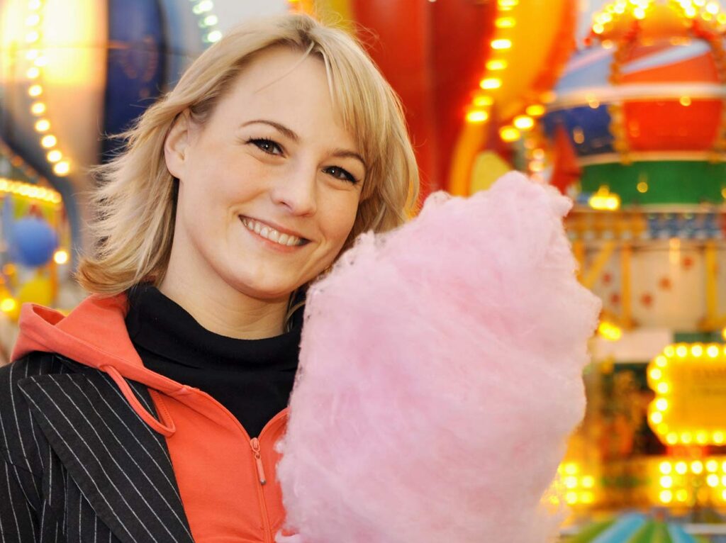 rummel kirmes frau zuckerwatte