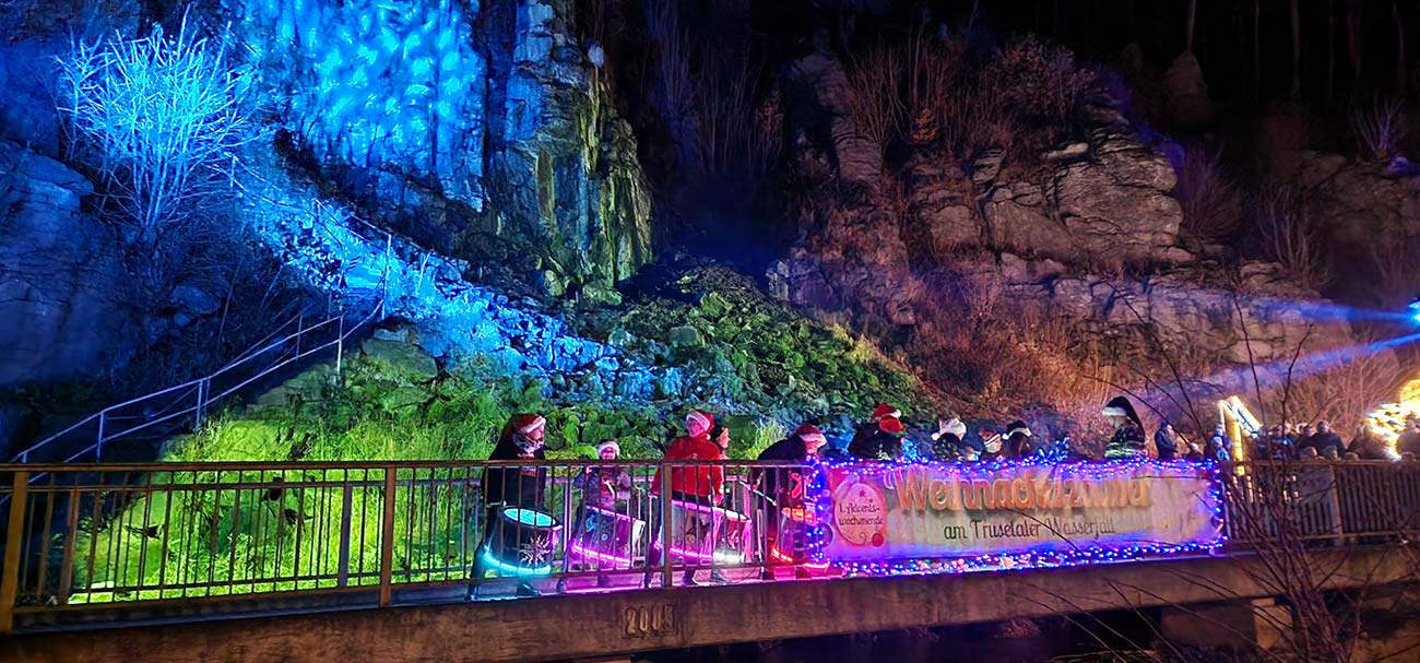 Weihnachtszauber am Trusetaler Wasserfall