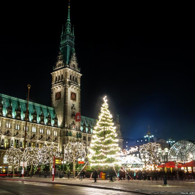 Weihnachtsmarkt am Hamburger Rathaus