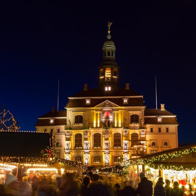 Weihnachtsmarkt am Rathaus von Lüneburg