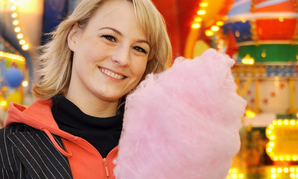 rummel kirmes frau zuckerwatte