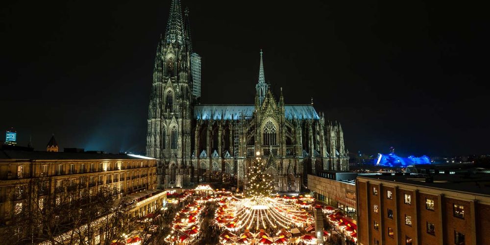 Weihnachtsmarkt auf dem Kölner Domplatz