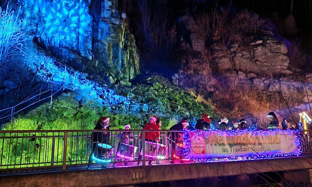 Weihnachtszauber am Trusetaler Wasserfall